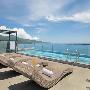 Mangata Beachfront - Rooftop Bar Sea View Дананг